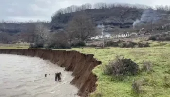 Rrëshqitje toke në Rrëshen, vërshimi i lumenjve ka shkaktuar dëme, në disa zona uji po pushton edhe tokat