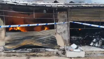 Rreth 200 dyqane të shkrumbuara nga flakët! Riaktivizohet vatra e zjarrit te “5 Maji”