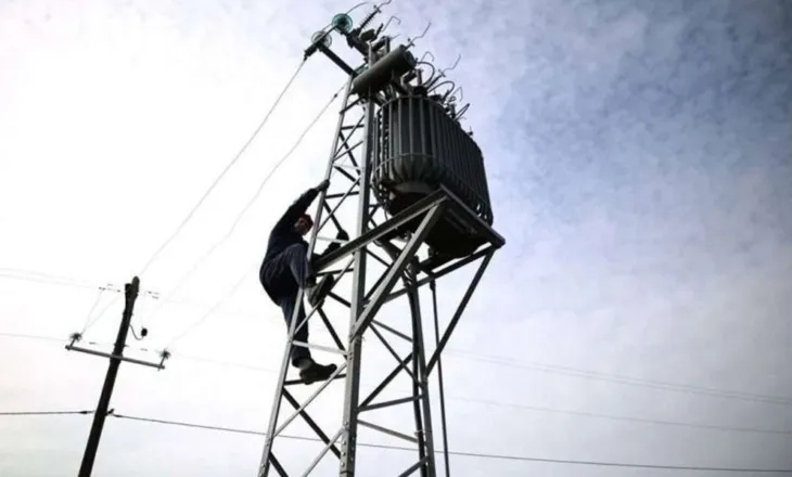 Rreth 600 familje në fshatrat e qarkut Korçë pa energji elektrike, si paraqitet situata me akset rrugore