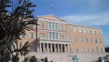 “Rreth 90 mijë leje qëndrimi në pritje të zhbllokohen”, rregulla të reja për emigracionin në Greqi