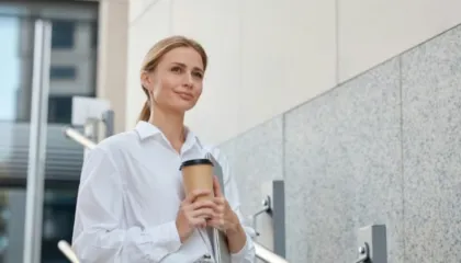 Rreziqet e fshehura të kafesë së nxehtë nga gotat e letrës