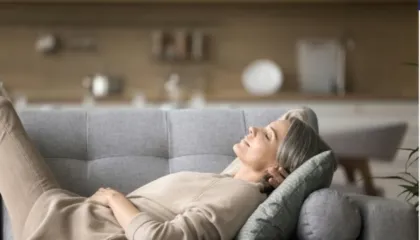 Rreziqet shëndetësore të fshehura pas dremitjeve të pasdites