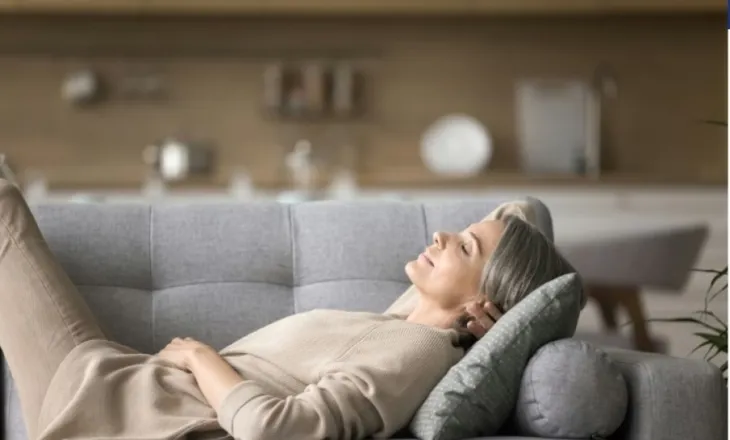 Rreziqet shëndetësore të fshehura pas dremitjeve të pasdites