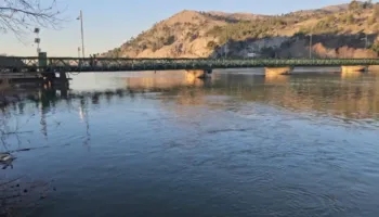 Rriten prurjet në Kaskadën e Drinit, por shkarkimet mbeten zero