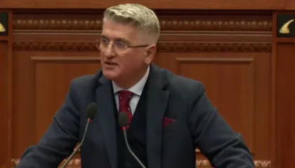 ‘Rritja 30 % e siguracioneve të makinës, vjedhje’, Gjekmarkaj: Vendim që duhet zhbërë me urgjencë, rrugët nuk janë të..