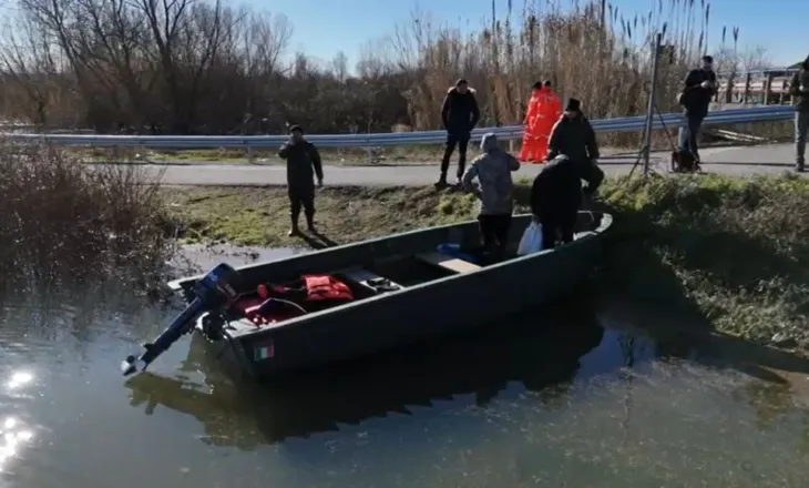 Rritja e shkarkimeve, zona e NënShkodrës e përmbytur, në Obot banorët ‘qarkullojnë’ vetëm me varka