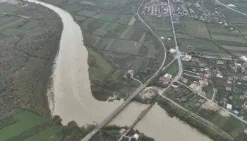 Rritje alarmante e nivelit të lumit Vjosë, autoritetet paralajmërojnë banorët e Përmetit