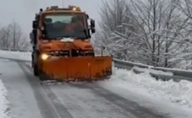 Rruga për Thethin turistik është e hapur, borëpastrueset në punë