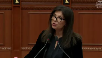 ‘Rrugë të çara e tunele që pikojnë nga pesha e korrupsionit’, Topalli: Qeveria e ka humbur busullën, flet për…