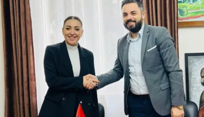 RSU nënshkruan marrëveshje bashkëpunimi me Shërbimin Social Shtetëror, ja çfarë përfitojnë studentët