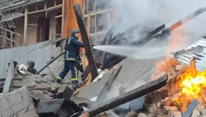 Rusët bombardojnë Ukrainën mes bisedimeve të paqes në Abu Dabi. Mbi 400 raketa e dronë godasin Kievin dhe..