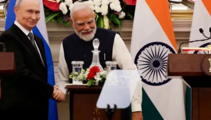 Rusia gjen mënyra për të anashkaluar sanksionet e SHBA, India vijon importet e naftës së lirë