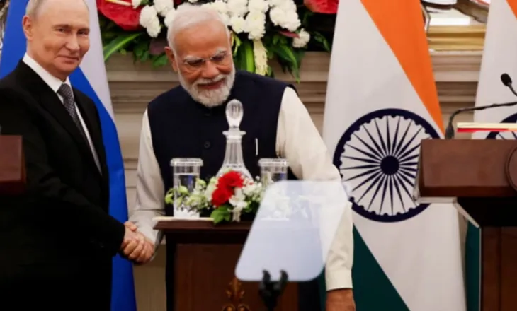 Rusia gjen mënyra për të anashkaluar sanksionet e SHBA, India vijon importet e naftës së lirë