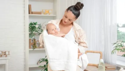 Sa shpesh duhet të lahet një foshnjë?