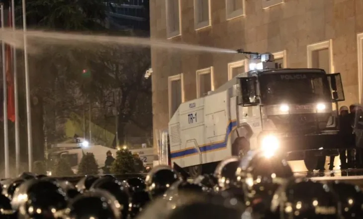 SafeJournalist”: Siguria e gazetarëve u rrezikua nga policia gjatë protestës së 24 janarit