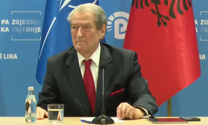 Sali Berisha mbledh kryetarët e degëve, ndan “porositë” për protestën e 24 Janarit