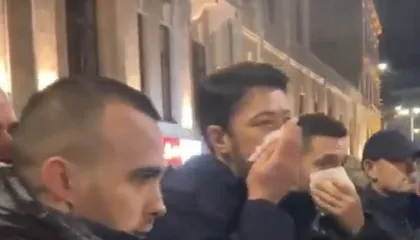 Sali Berisha në seli, i biri para Kuvendit! Policia shpërndan protestuesit me gaz lotsjellës