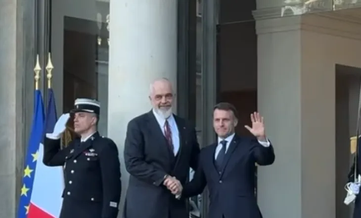 Samiti për Ukrainën/ Rama pritet nga Macron, përqafime dhe shtrëngime duarsh mes liderëve (VIDEO)