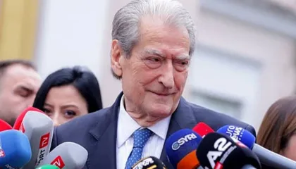 SAZANIN IA KAM OFRUAR EDHE UNE BERLUSKONIT