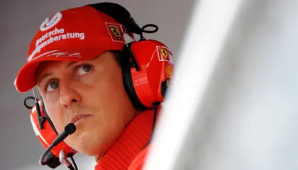 “Schumacher nuk është më i shtrirë në shtrat pas aksidentit tragjik! Legjenda e Formula 1 lëviz me karrocë”