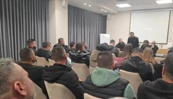 “S’e kam të lehtë të fle në trotuar, por kemi zgjedhur të luftojmë”, Lapaj flet në Berat për protestën e 31 janarit