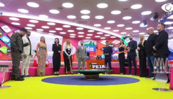 Selin nuk i ruan vendin Mirit, Kristi ulet pranë saj dhe e puth