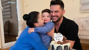 Selvije Jao publikon dedikimin prekës për Shpat Kasapin: “Do ta zgjidhja sërish çdo version të tij”