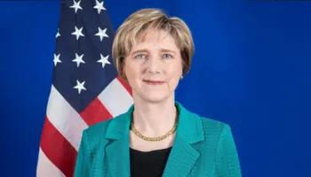 SHBA cakton shefen e misionit diplomatik amerikan në Venezuelë, Laura Dogu zbarkon në Karakas