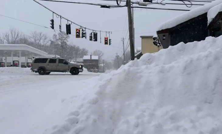 SHBA/ Mbi 600 mijë familje pa energji elektrike,14,800 fluturime të anuluara
