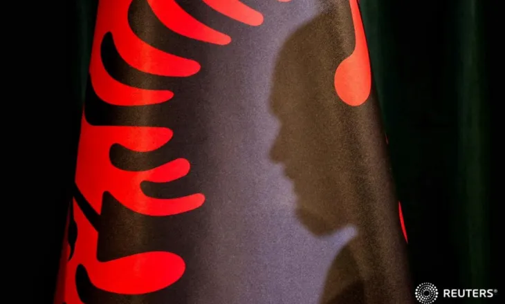 SHBA pezulloi vizat, BE fondet, Strazimiri: Më zi se e zeza!