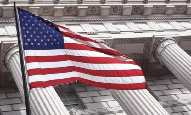 SHBA-të u bëjnë thirrje qytetarëve amerikanë të largohen nga Venezuela