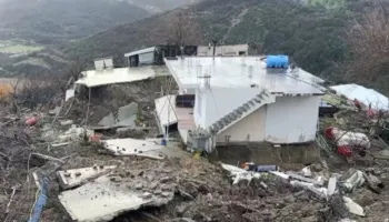 Shembet shtëpia e të moshuarit në Vlorë: Muri rrezikonte të na zinte poshtë. Nuk kemi ku të strehohemi