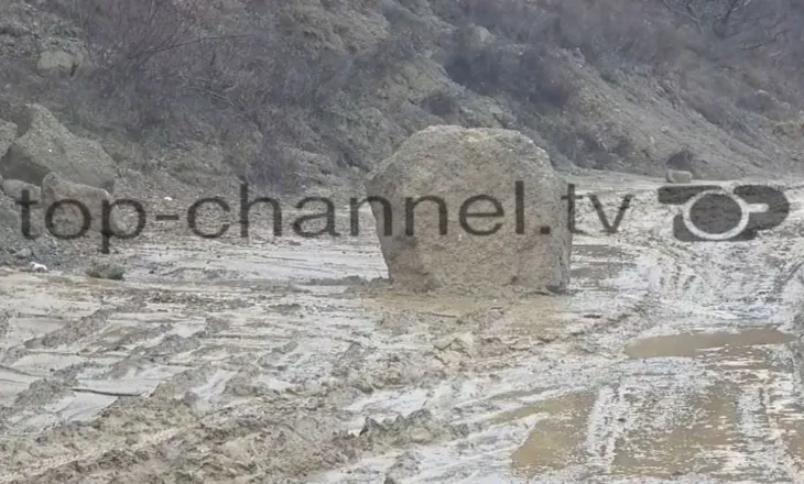 Shembje shkëmbinjsh e dherash bllokojnë aksin Burrel-Rrëshen, qarkullimi i mjeteve kalon në një sens