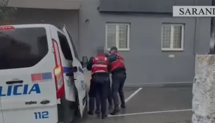 Sherr me thika e shkopinj në Sarandë, plagosen dy persona, njëri niset me urgjencë drejt Spitalit të Traumës