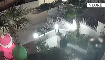 Sherr mes të rinjve në një lokal në Vlorë, qëllohet me armë zjarri. Policia shmang krimin, dy në pranga