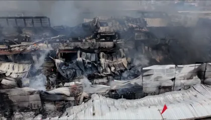 Sherr mes tregtarit dhe përgjegjësit të tregut pas zjarrit te “5 Maji”, ndërhyn Policia