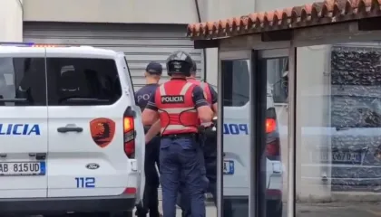 Sherr në lokal në Lezhë, dy të plagosur; akuzohen vëllai dhe nipi i ish-deputetit Arben Ndoka