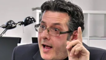 “Shigjeton” Salianjin, Paloka: Burg kam bërë edhe unë, por s’e përdor si “flamur”