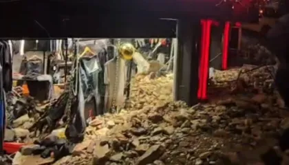 SHIHNI PAMJET/ Përrenjtë bëjnë kërdinë në Gjirokastër, vërshimi i ujit dëmton bizneset, thirrje për evakuim