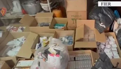Shiste ilaçe të skaduara dhe kontrabandë në farmaci, arrestohet 42-vjeçari