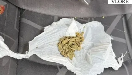 Shiste kanabis në qytetin e Vlorës, arrestohet 35-vjeçari