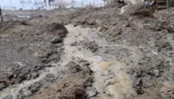 Shkarje dherash në qarkun e Kukësit/ Rrezikohen tre banesa në fshatin Cernaleve