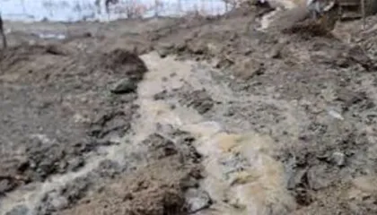 Shkarje dherash në qarkun e Kukësit/ Rrezikohen tre banesa në fshatin Cernaleve