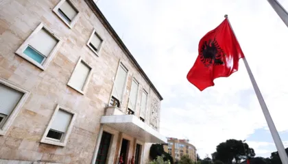 Shkarkohen nga detyra Prefektët e qarkut të Durrësit, Korçës dhe drejtori i Bibliotekës Kombëtare, ja kush i zëvendëson