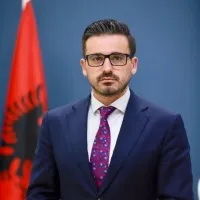 Shkarkohet Drejtori i Përgjithshëm i Doganave, Gent Gazheli/ Në vend të tij emërohet, Besmir Beja