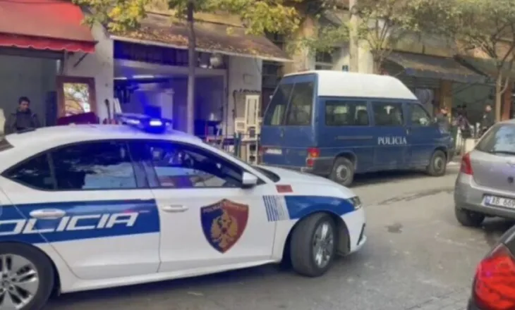 Shkodër/ Përshtatën banesën si “shtëpi bari”, sekuestrohet lënda narkotike, arrestohet 49-vjeçari, në kërkim…