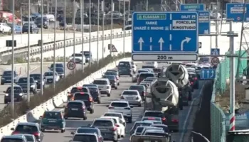 Shkuan për të parë borën në Dajt, qytetarët bllkohen në trafik kilometrik