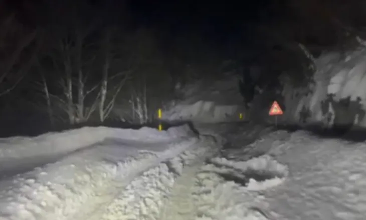 Shoferët bllokohen nga dëbora në Theth