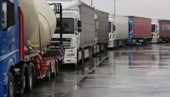 Shoferët e kamionëve në disa vende të Ballkanit bllokojnë kalimet kufitare, shenjë proteste kundër pasojave të sistemit të ri digjital të BE-së