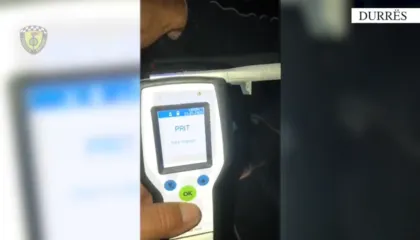 Shoferi i dehur tenton të korruptojë policin me 1 mijë lekë, përfundon me pranga